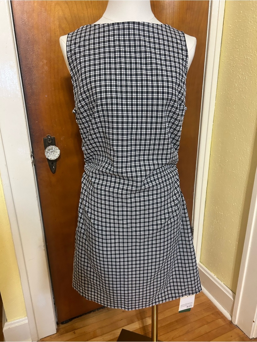 HALARA Classic Black & White Plaid Sleeveless Shift Dress
